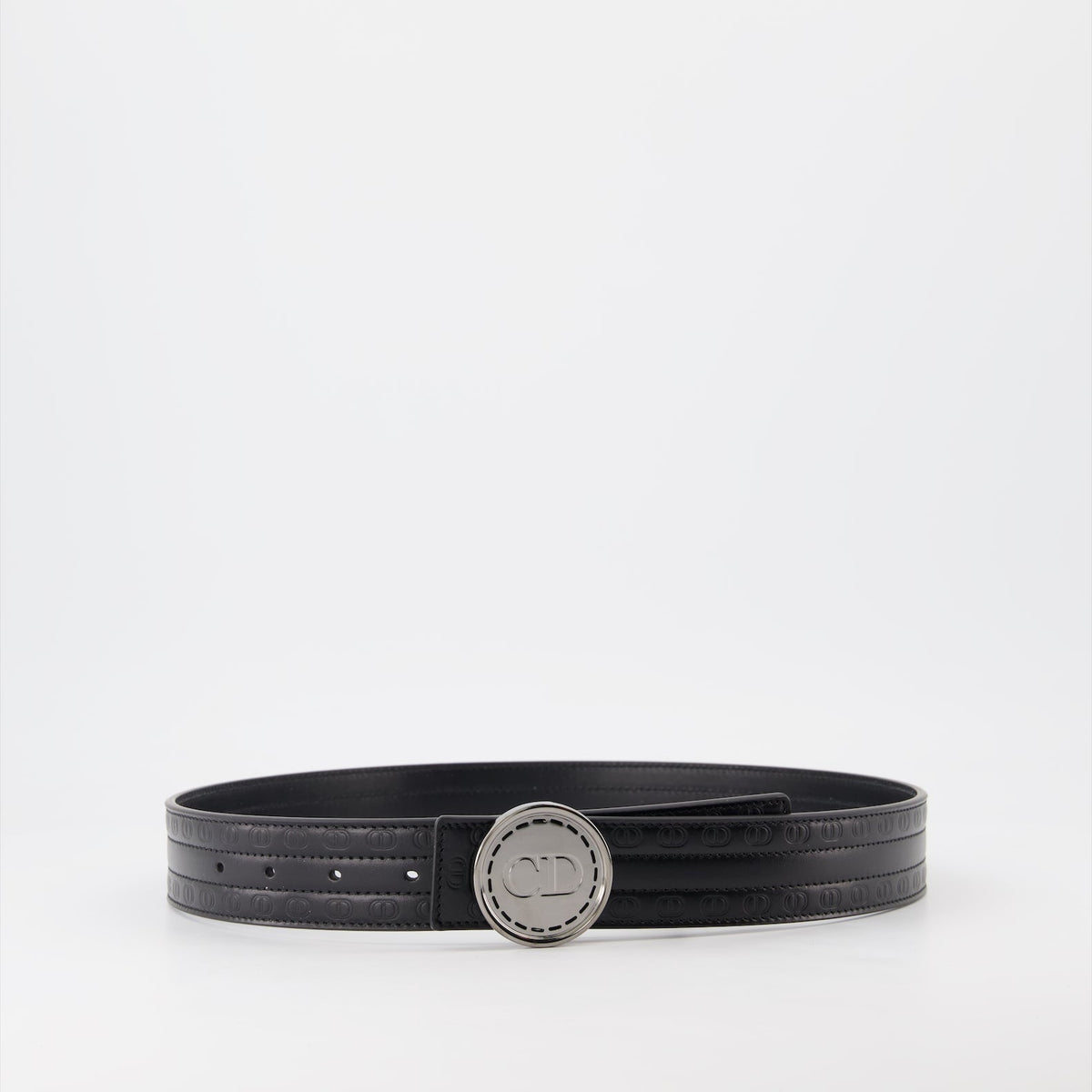 Grained logo belt
